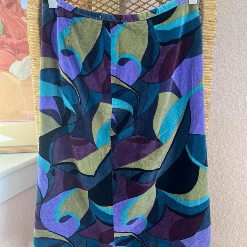 Multicolor Abstract Patterned Skirt - Picture 3 of 8